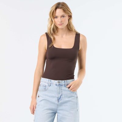 Camiseta de tirantes anchos cuello cuadrado MARRON