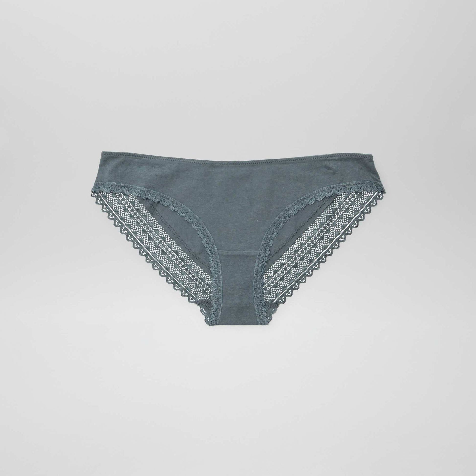 YI668_13_ZC3